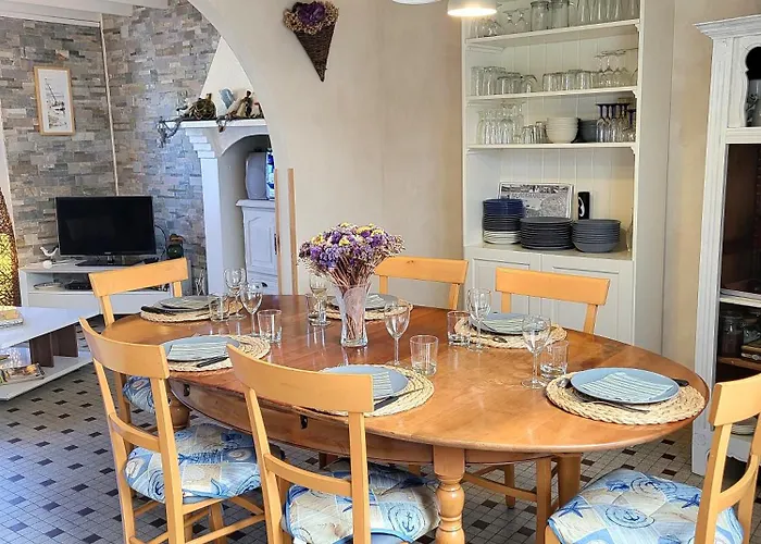 La Rose Des Vents. * Pirou